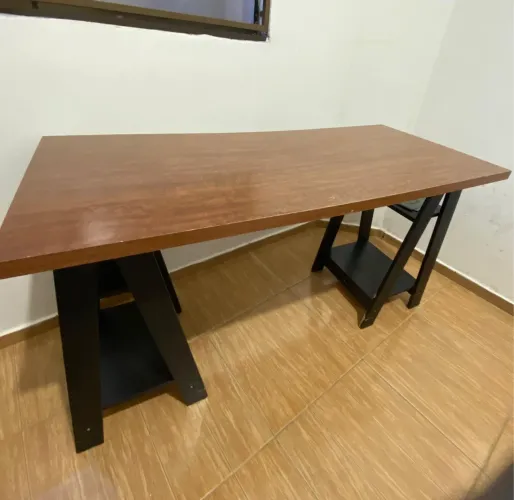 vende-se escrivaninha semi nova