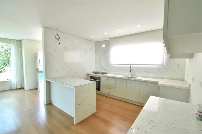 Casa para alugar com 330m2, 5 quartos e 2 vagas no Jardim da Gloria - Estuda permuta.