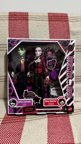 Boneca Monster High Spelldon e Valentine 01