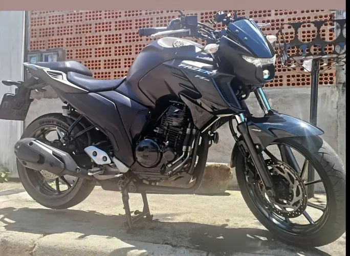 Fazer 250 2023 preto fosco