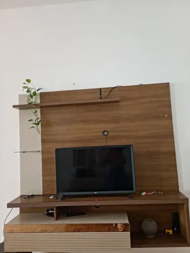 Painel para tv usado conservado.