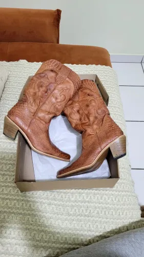 Bota Country couro legítimo tamanho 41 usado somente para um evento