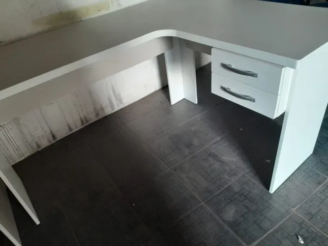 Escrivaninha de MDF modelo em L