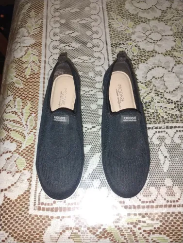 Vendo um sapato modare pra mulher e muito macio ele e ortopédico ele serve pra dor nos pés