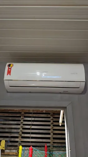 Vendo central de Ar 12 mil BTUs Springer Midea