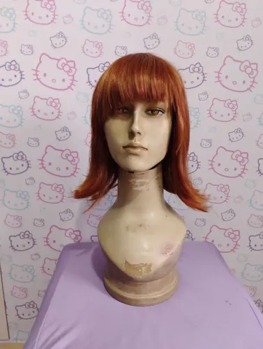 Peruca castanha com mechas