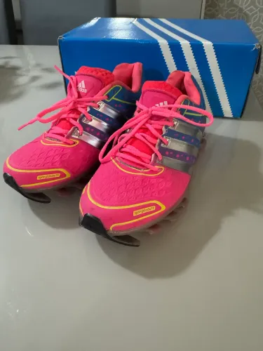 Tênis adidas 35