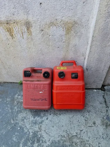 Vendo 2 Tanques de Combustível para lanchas ou botes