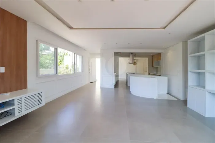 Casa nova, pronta para morar em condomínio fechado ao lado do metrô