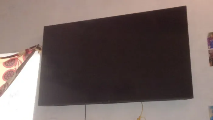 Vendo se essa SMART TV 65 POLEGADAS SEMI NOVA,