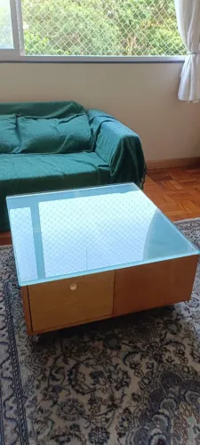 MESA DE CENTRO -DESIGN exclusivo-MADEIRA MACIÇA e vidro 