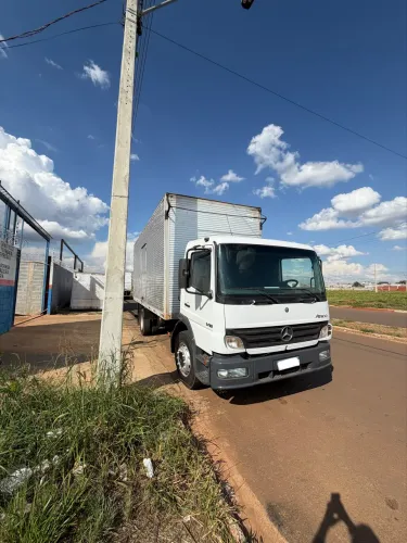 Vende-se caminhão Atego 2006 - baú 