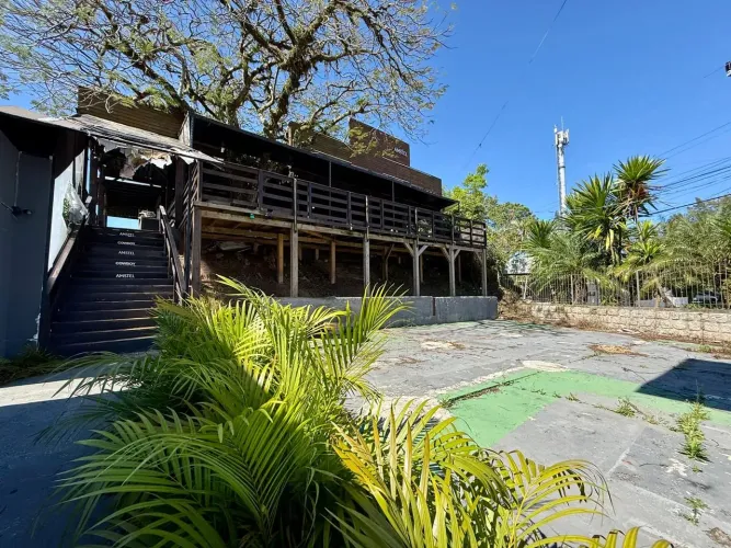 Casa comercial para alugar em Coqueiros - Florianópolis.