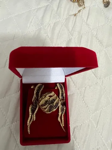 Vendo conjunto em diamante e pedras gramadas