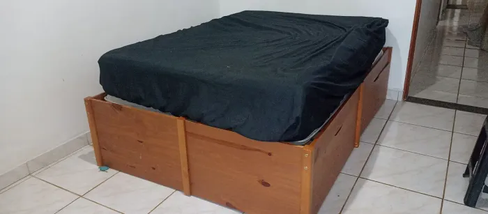Cama , quatro gavetas 