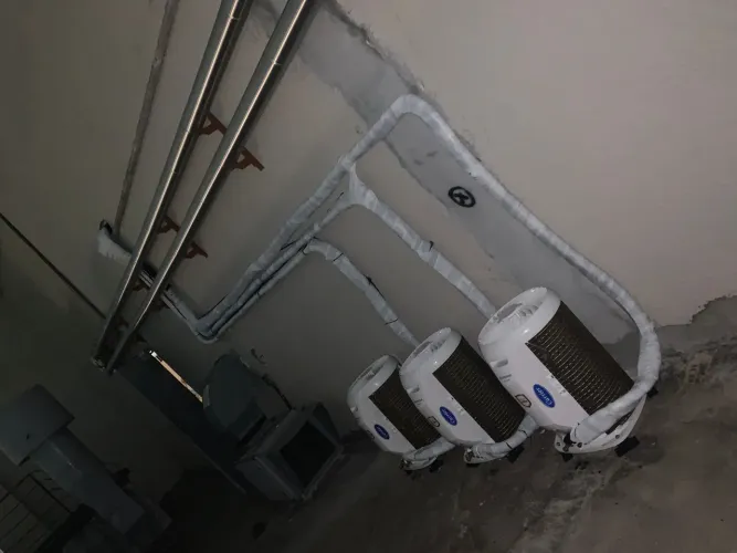 Instalação e manutenção de ar condicionado.