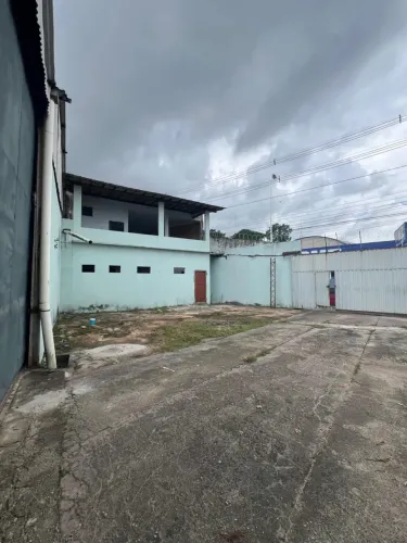 ALUGA: GALPÃO COM 1.500 M2 PÉ DIREITO DUPLO