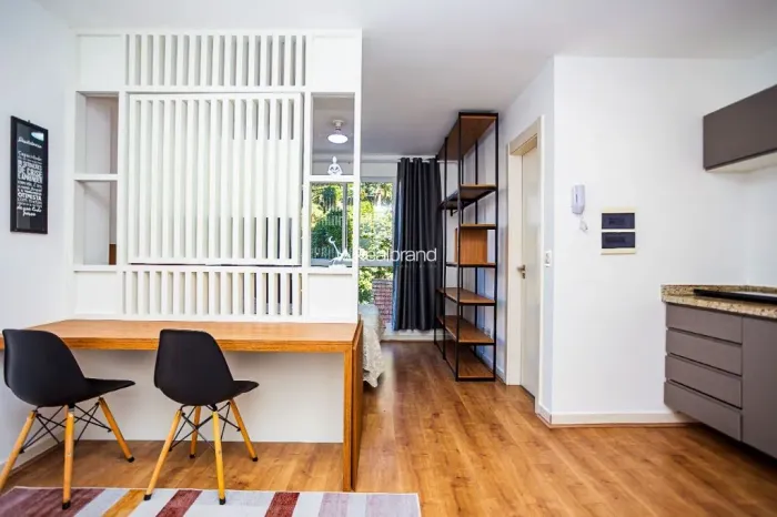 Studio mobiliado à venda no Juvevê  moderno, funcional e pronto para morar