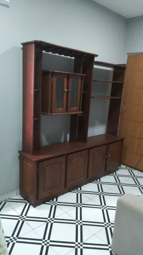 Estante de madeira maciça estilo vintage