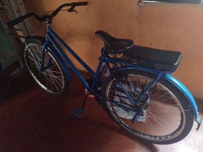 Vendo bicicleta aro 26 em bom estado, apenas 1 ano de uso e pouco e pequenos arranhões 