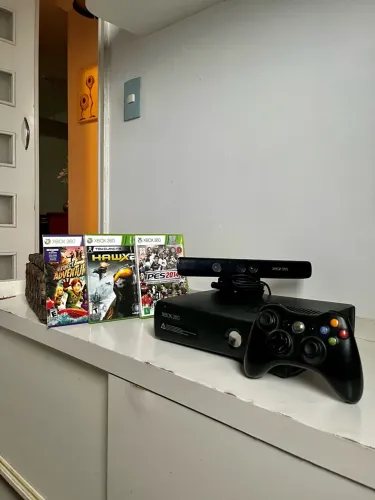 Xbox 360 Slim + Kinect + 3 Jogos