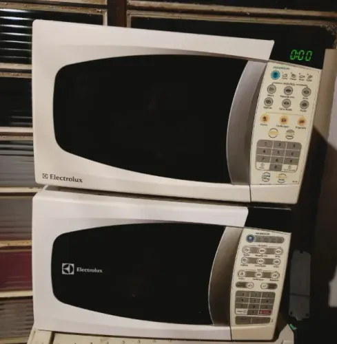 Dois Microondas para conserto