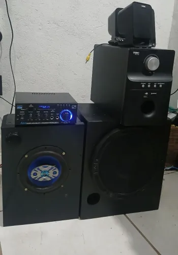 Receiver amplificador de som / com caixa de som e um home theater.