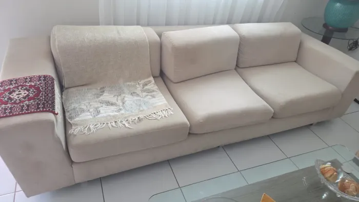 Vendo 2 Sofás de 4 Lugares Bege Claro - Conjunto