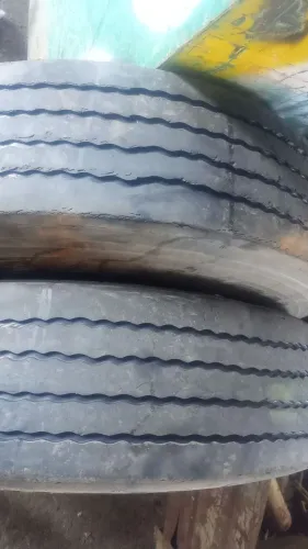 Vendo pneus 295 usados bons para traseira