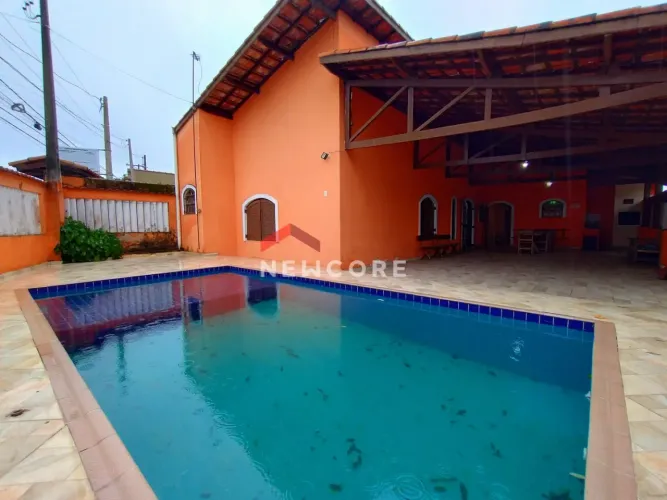 Casa em Rua Prefeito Sezesfredo Amorim Cortez - Vila Loty - Itanhaém/SP