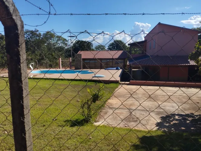 Rancho Serra da Mesa | 1.200m² | 5 Quartos | Piscina | Porteira Fechada | R$ 580 Mil