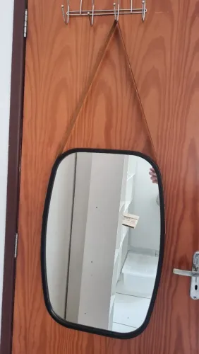 Espelho de parede oval com moldura preta ? R$ 60