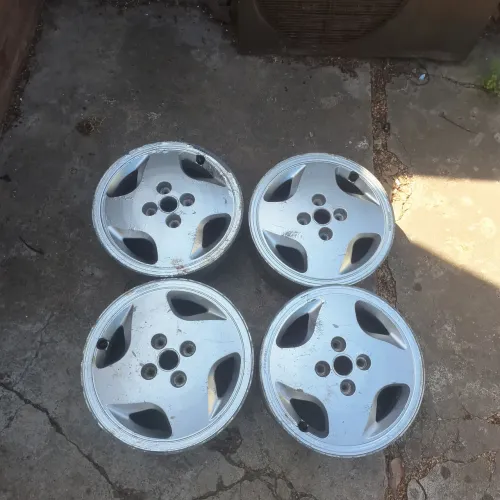 Rodas originais Fiat Tempra.
