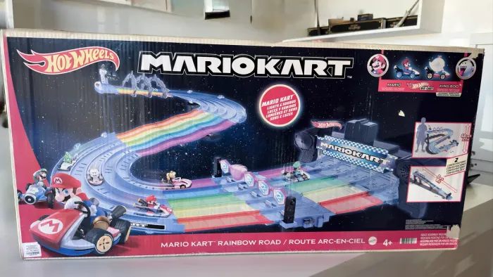 Pista Hot Wheels - Mário Kart Rainbow Road