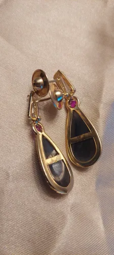 Brinco ouro brilhantes safira rubi