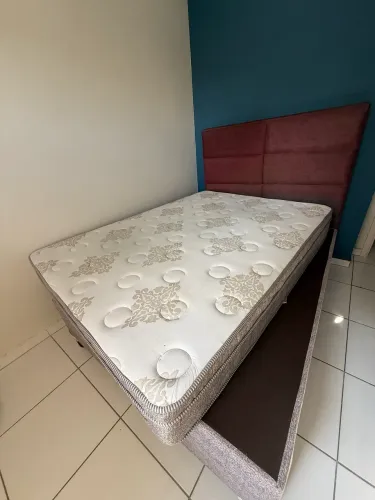 CAMA DE CASAL COM CABECEIRA E COLCHÃO 
