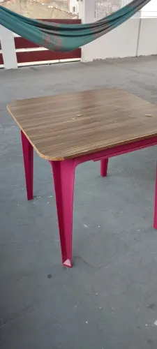 Mesa plástica com tampo em MDF, no bairro do marco
