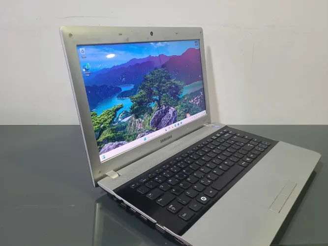 Notebook samsung i3 m380 8gb ram dds de 128gb bateria boa.