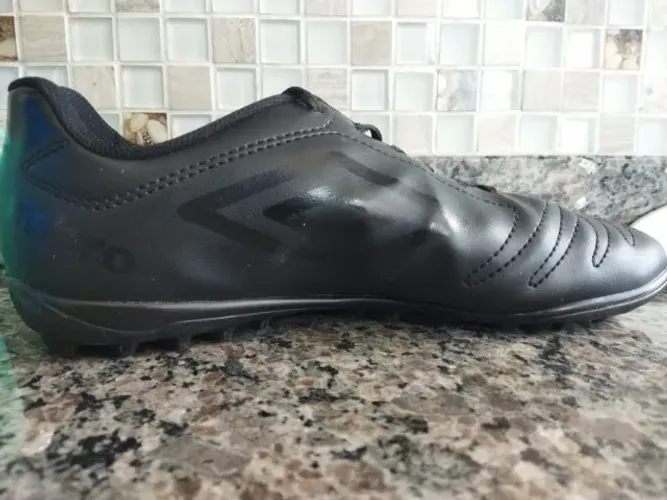 chuteira umbro 