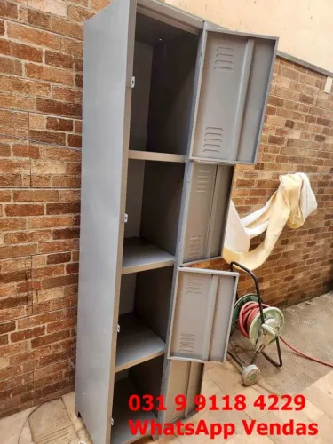 Roupeiro Escaninho com 4 Portas - Novo - Frete Grátis