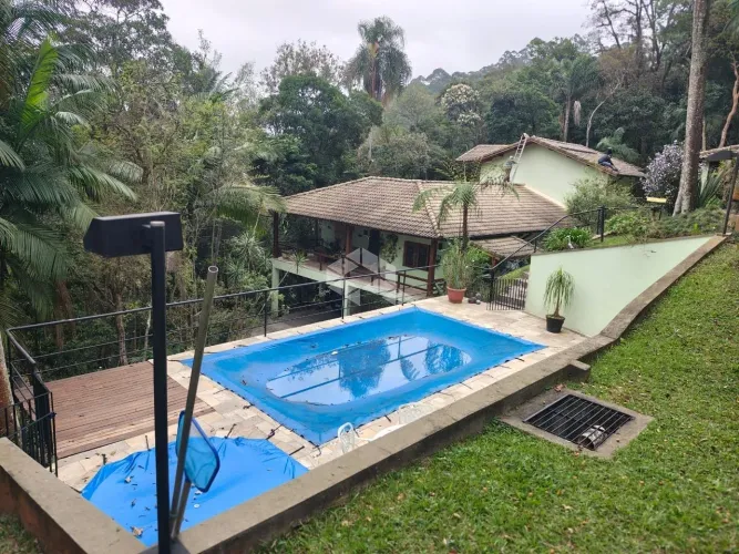 Vendo Casa em Condomínio 4000m² 4 Suítes 6 Vagas Condomínio Iolanda Taboão da Serra - SP