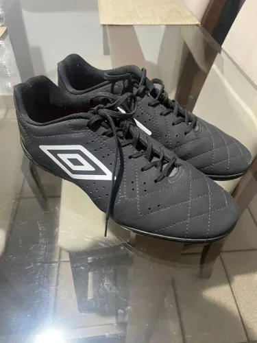 Vendo chuteira society nova Tam 40 leia a descrição