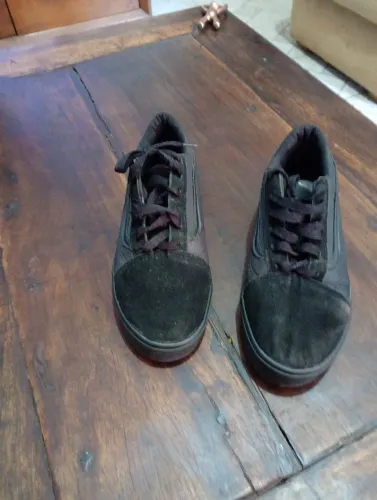 Tênis  VANS.   38.   Preto 