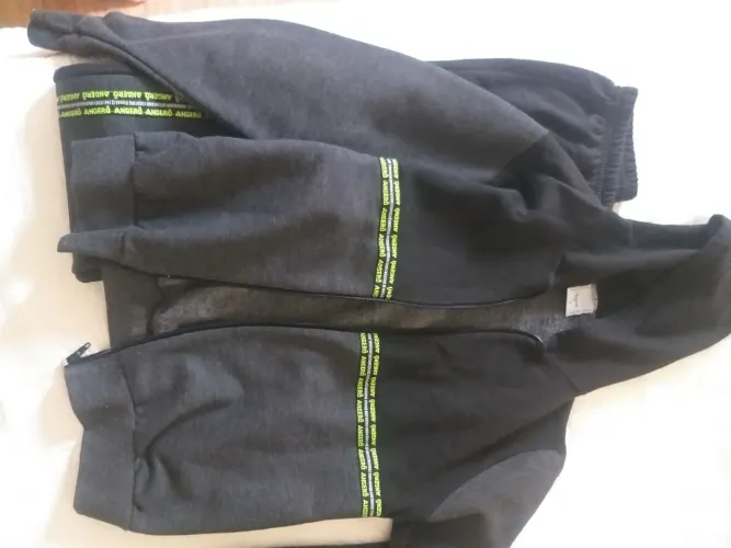 Conjunto de moletom 12 anos marca Angero