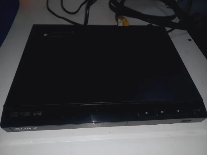 Aparelho DVD Sony (pouco usado) com cabo RCA