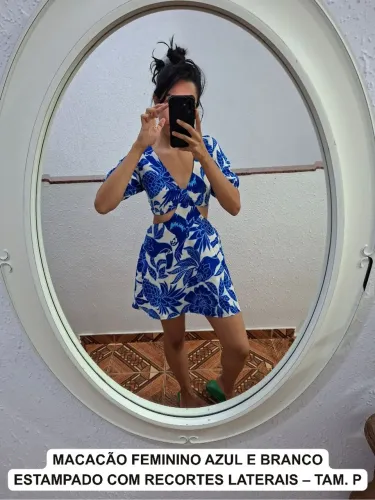 Macacão Feminino Azul e Branco Estampado com Recortes Laterais - Tam. P
