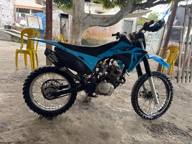 Moto preparada pra trilha