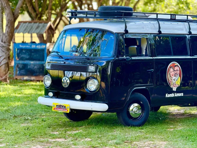 Volkswagen Kombi Escolar 1.6 MPI (álcool) 2005