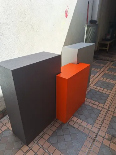 Trio de cubos expositores/decorativos em MDF + LED