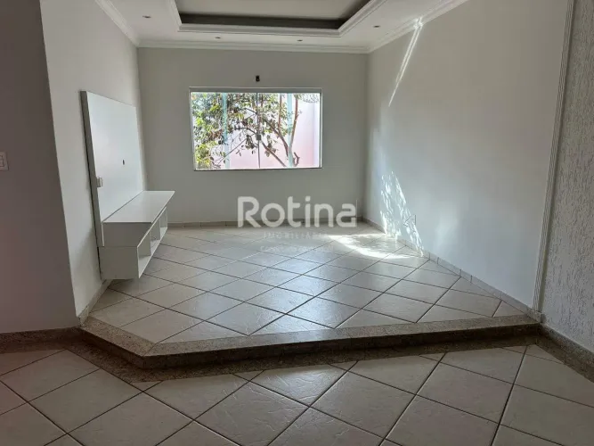Casa residencial 3 quartos (1 suíte) com espaço gourmet e 3 vagas Planalto, Uberlândia/MG